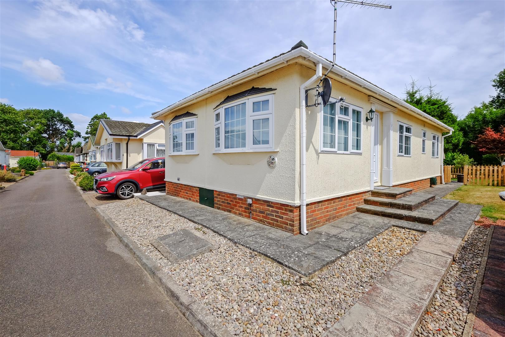 2 Bed, 2 Bath Property For Sale in Stone Street, Petham, CT4 5PR